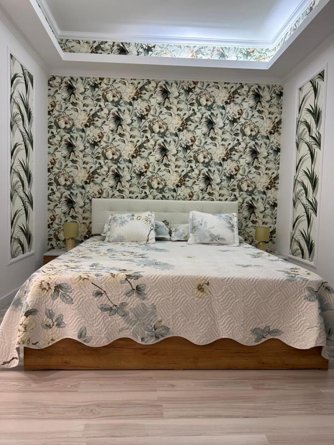 Golden Garden Luxury Apartment In Бухарест Экстерьер фото