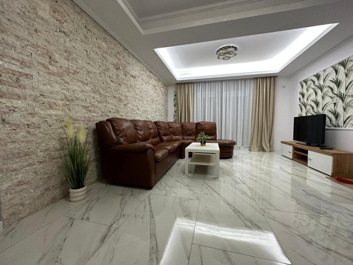 Golden Garden Luxury Apartment In Бухарест Экстерьер фото