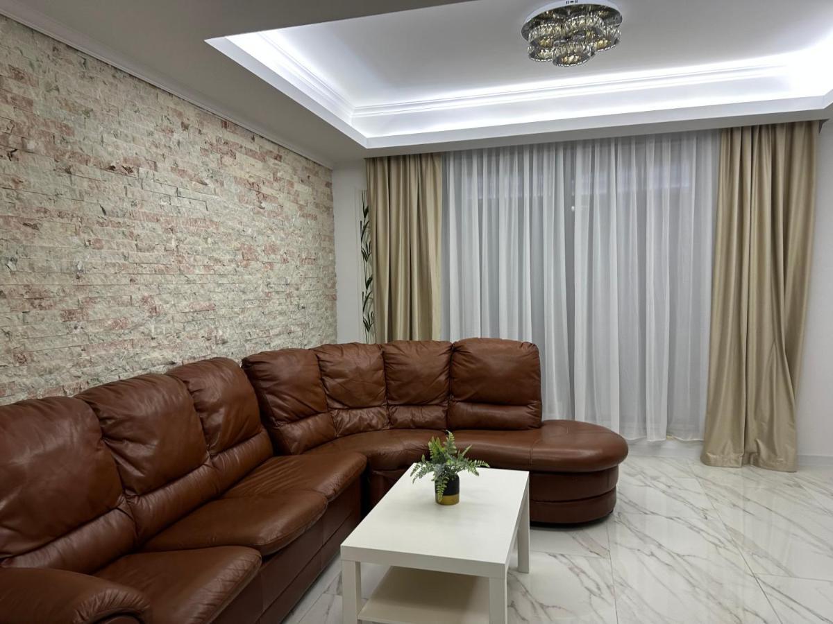 Golden Garden Luxury Apartment In Бухарест Экстерьер фото