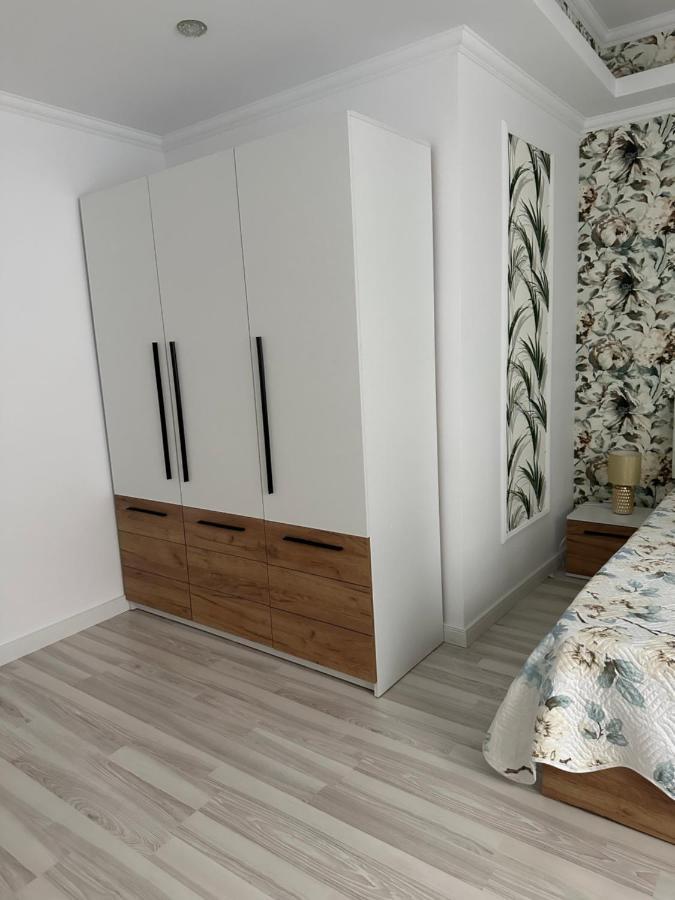 Golden Garden Luxury Apartment In Бухарест Экстерьер фото