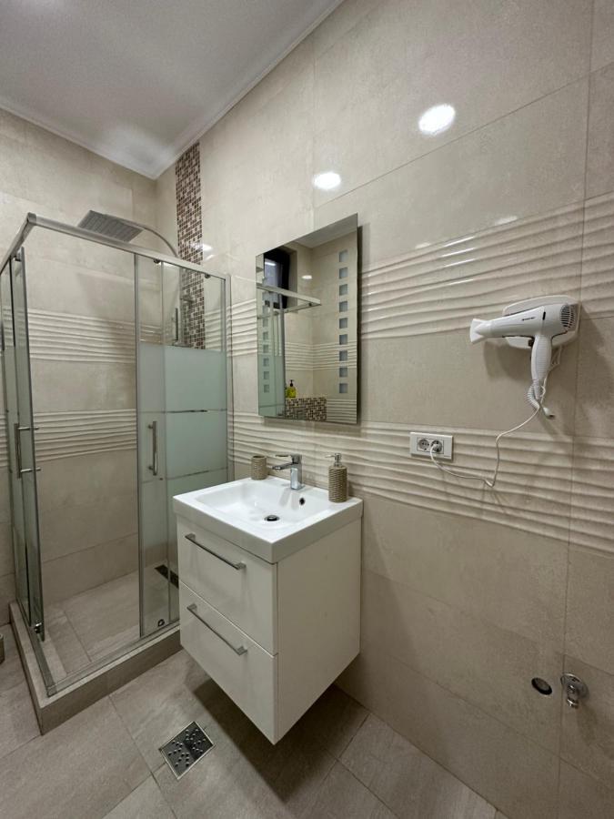 Golden Garden Luxury Apartment In Бухарест Экстерьер фото